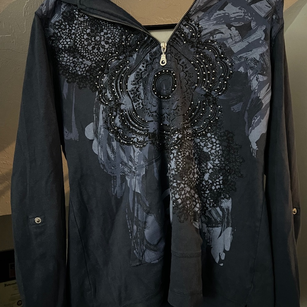 Long sleeve hooded shirts